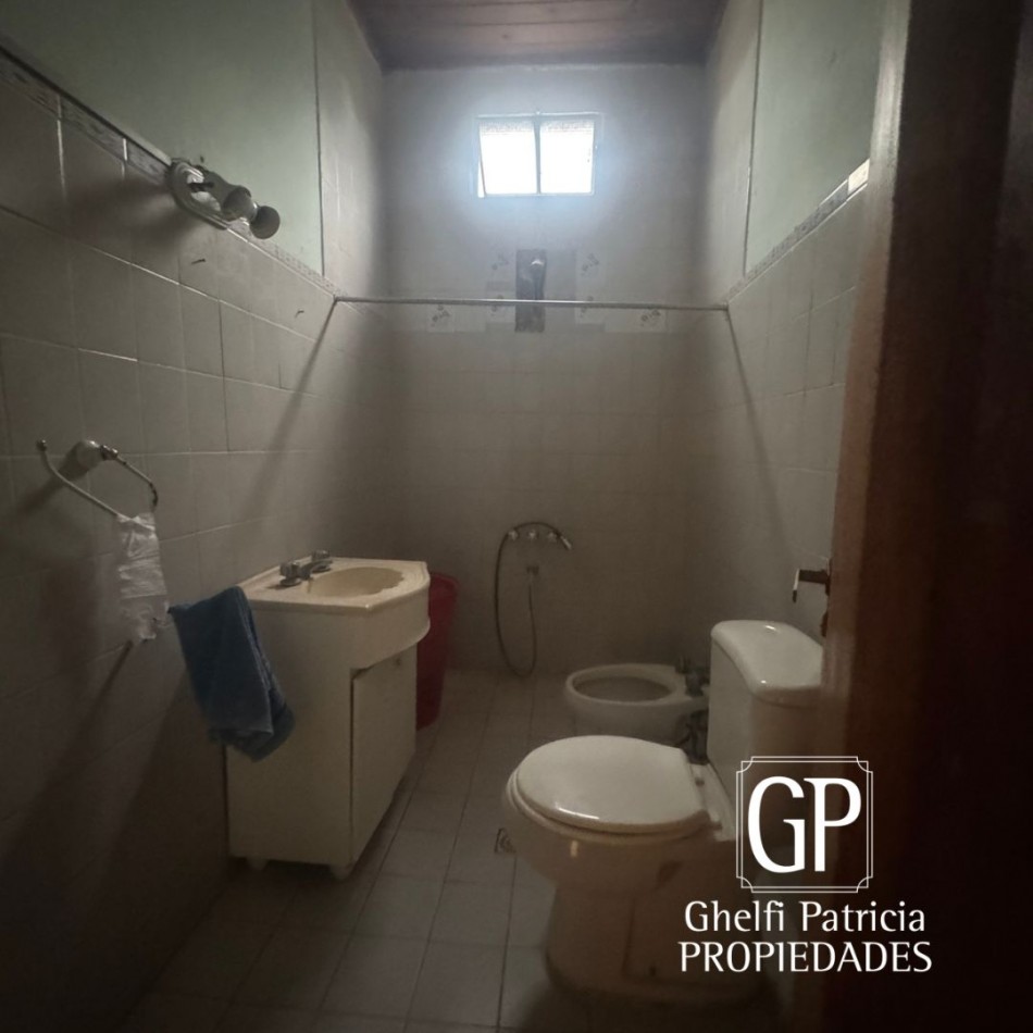 VENTA/ CASA CON GALPON.