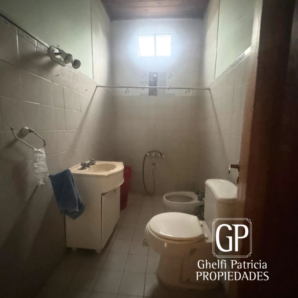 VENTA/ CASA CON GALPON.