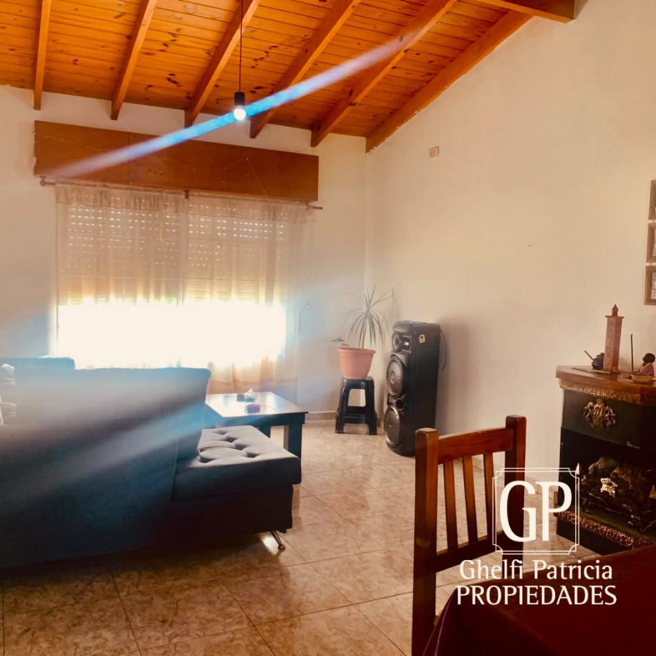 CASA EN VENTA- OPORTUNIDAD.